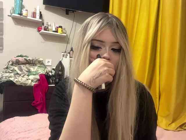 AngelenaBuote webcam