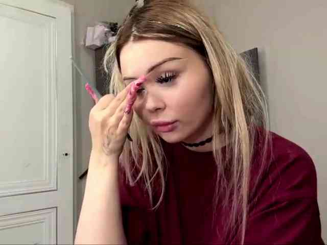 AngelenaBuote webcam