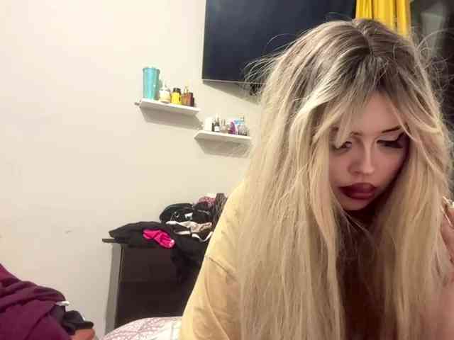 AngelenaBuote webcam