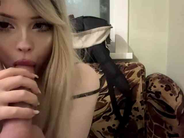 AngelenaBuote webcam