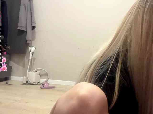 AngelenaBuote webcam