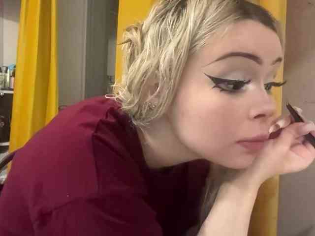 AngelenaBuote webcam