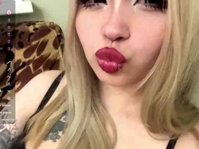 AngelenaBuote webcam