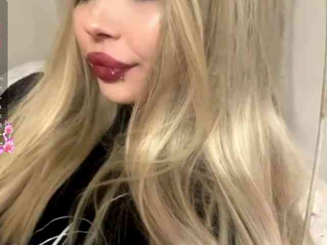 AngelenaBuote webcam