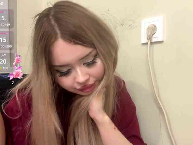 AngelenaBuote webcam