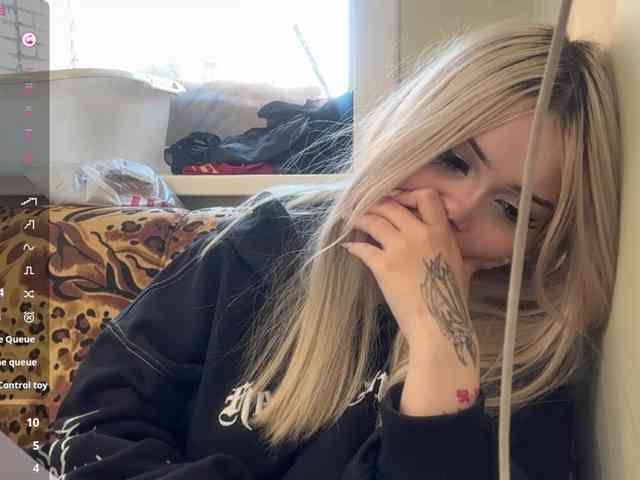 AngelenaBuote webcam