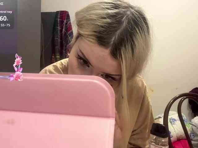 AngelenaBuote webcam