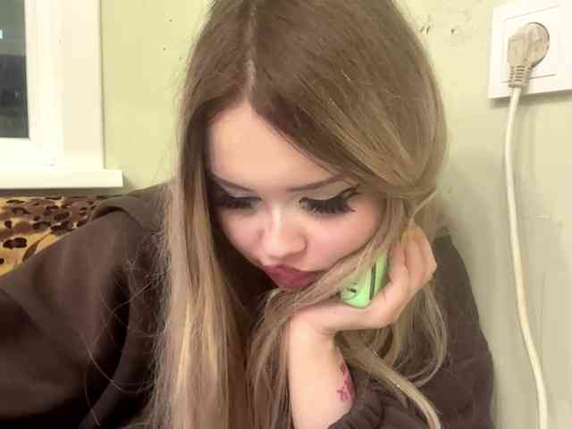 AngelenaBuote webcam