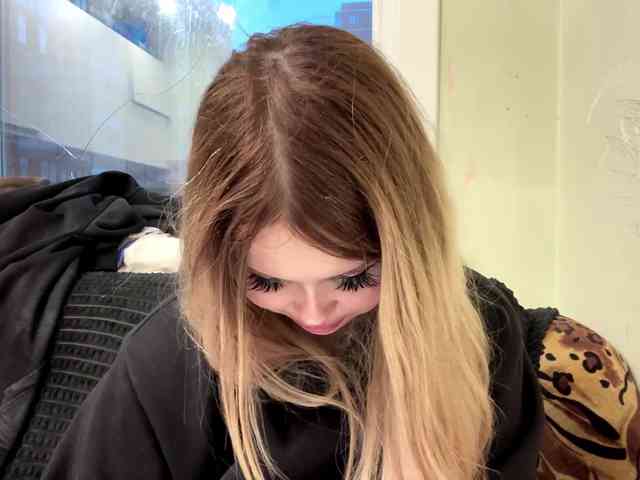 AngelenaBuote webcam
