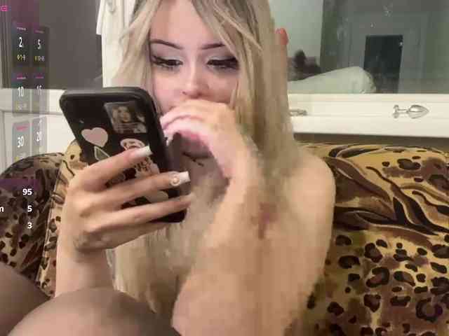 AngelenaBuote webcam