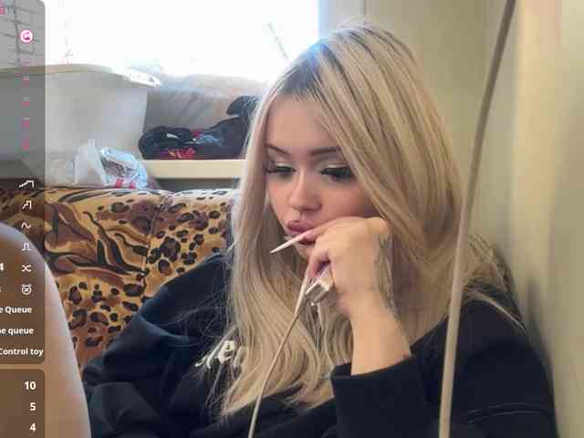 AngelenaBuote webcam