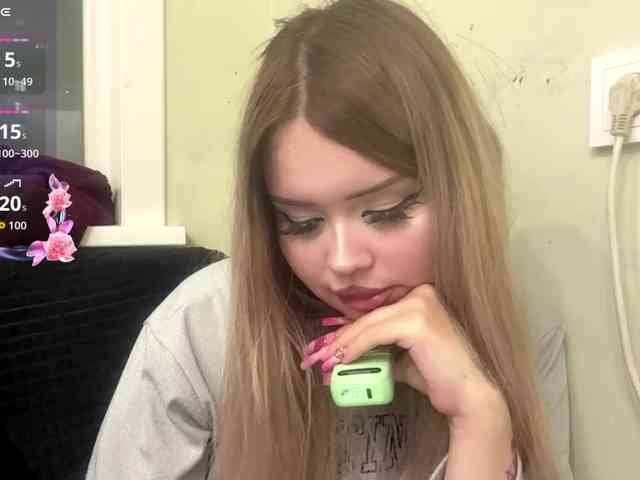 AngelenaBuote webcam