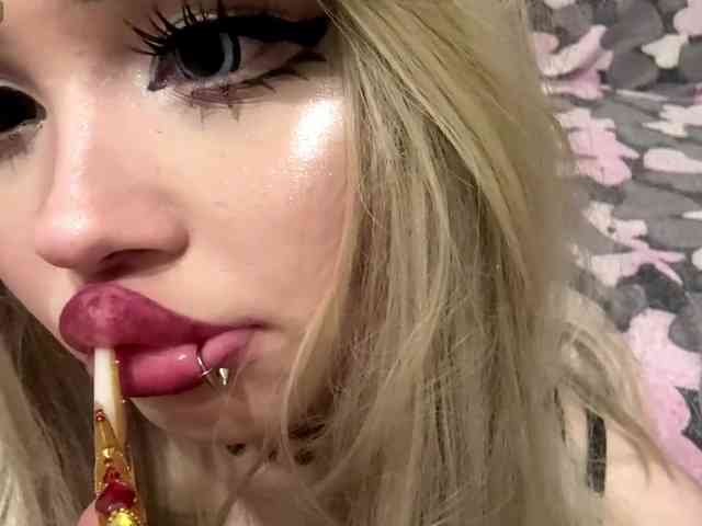 AngelenaBuote webcam
