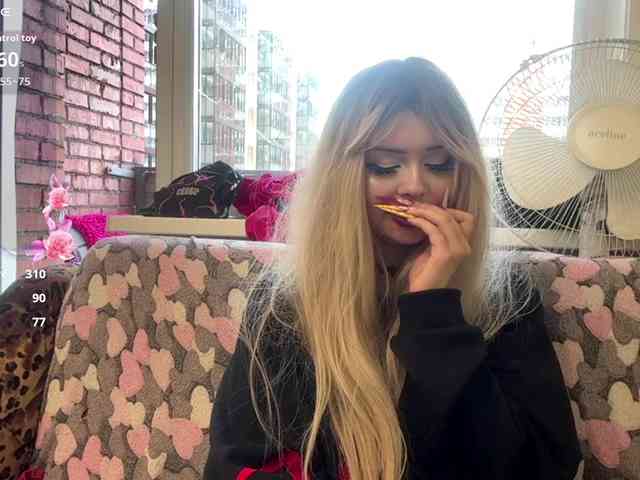 AngelenaBuote webcam