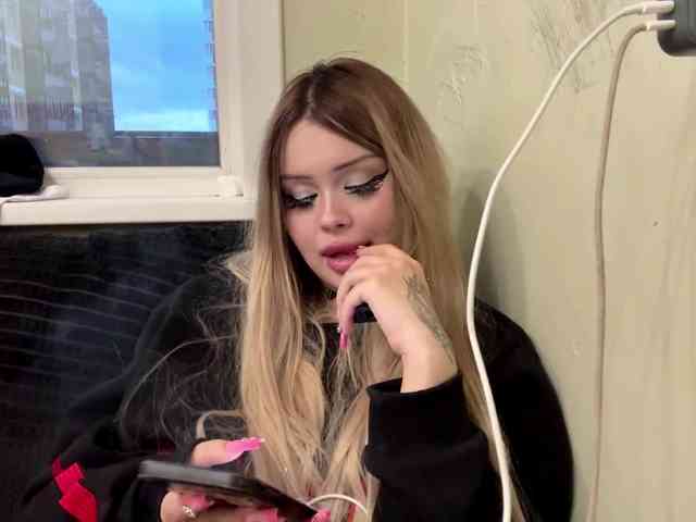 AngelenaBuote webcam
