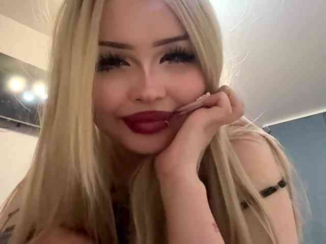 AngelenaBuote webcam