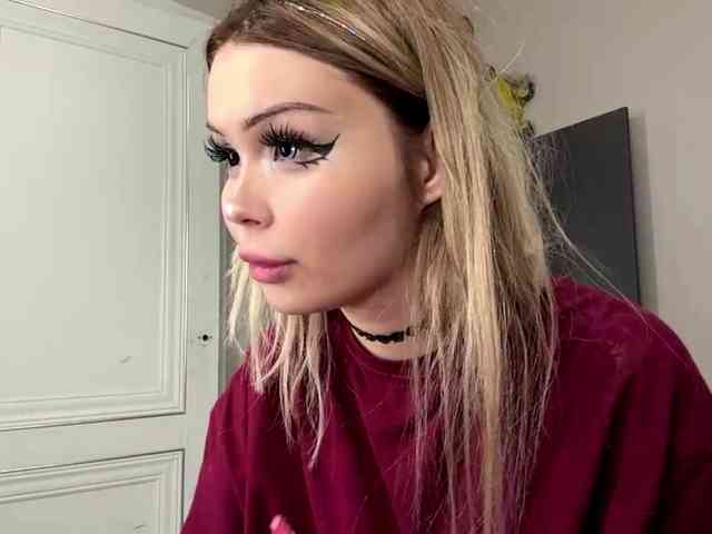 AngelenaBuote webcam