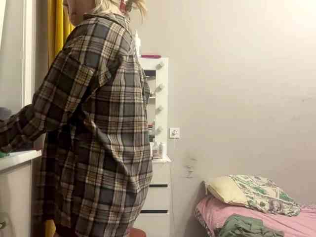 AngelenaBuote webcam