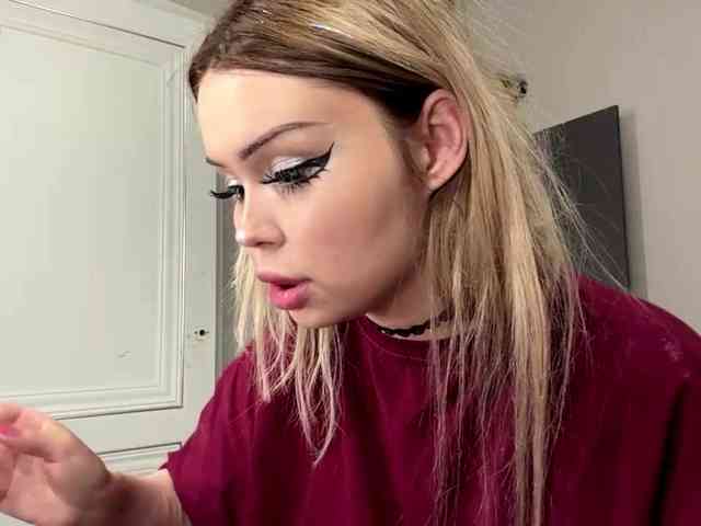 AngelenaBuote webcam