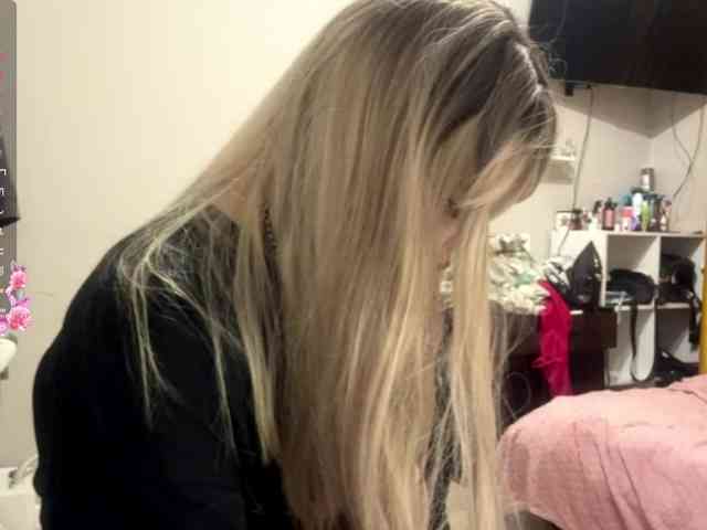 AngelenaBuote webcam