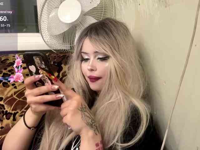 AngelenaBuote webcam