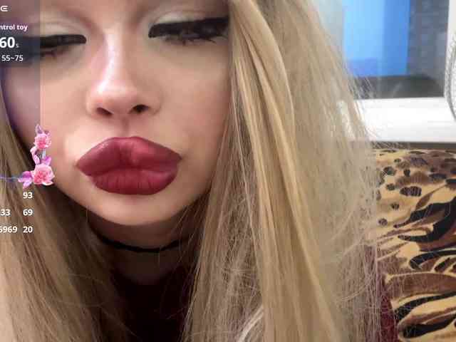 AngelenaBuote webcam