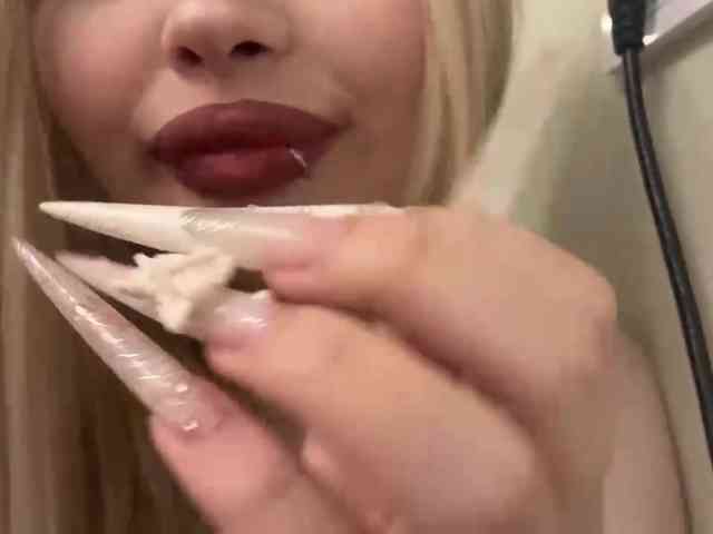 AngelenaBuote webcam