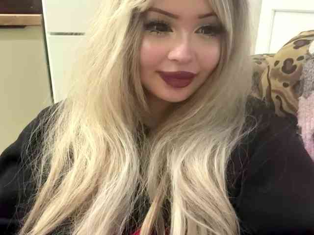 AngelenaBuote webcam