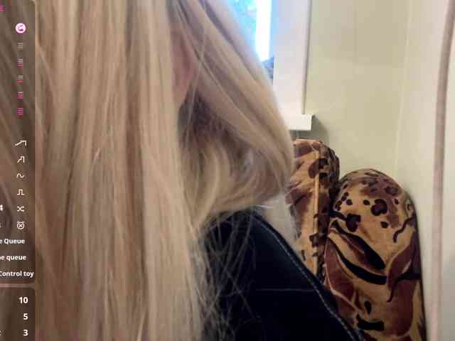 AngelenaBuote webcam