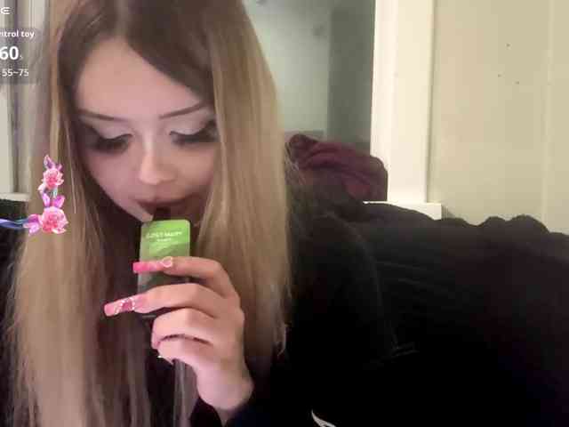 AngelenaBuote webcam
