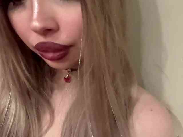 AngelenaBuote webcam