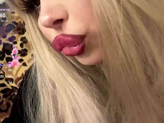 AngelenaBuote webcam