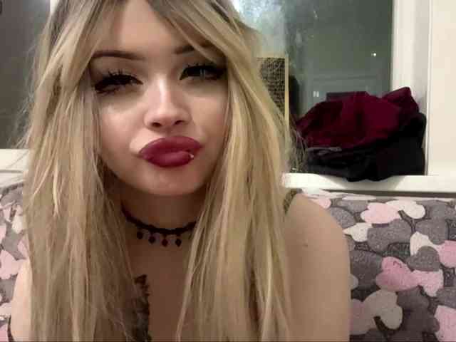 AngelenaBuote webcam