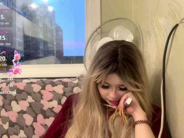 AngelenaBuote webcam