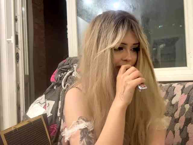 AngelenaBuote webcam