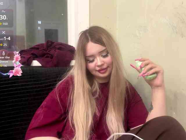 AngelenaBuote webcam