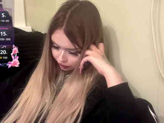 AngelenaBuote webcam