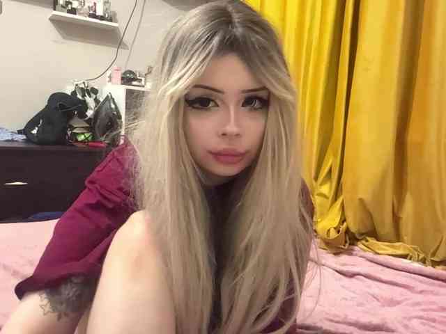 AngelenaBuote webcam
