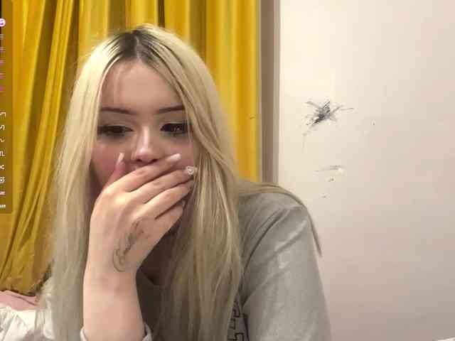 AngelenaBuote webcam