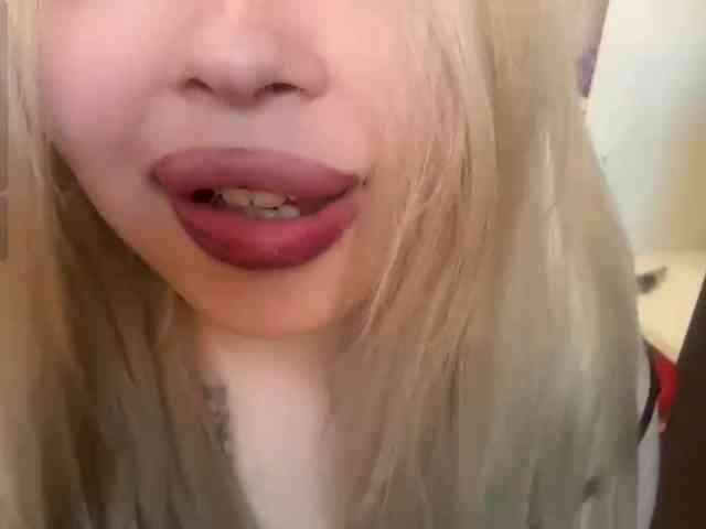 AngelenaBuote webcam