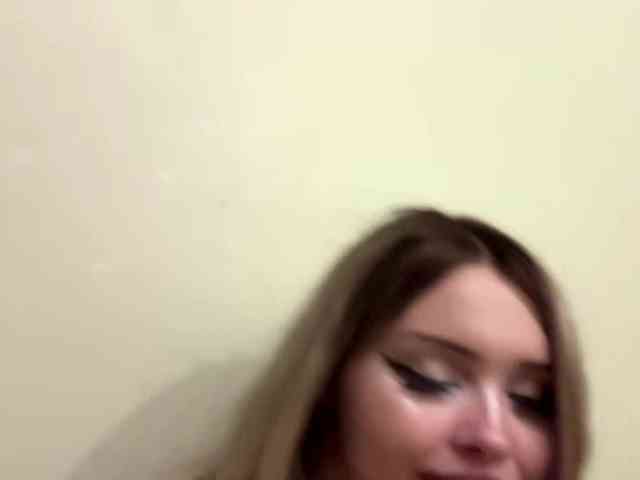 AngelenaBuote webcam
