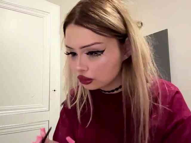 AngelenaBuote webcam