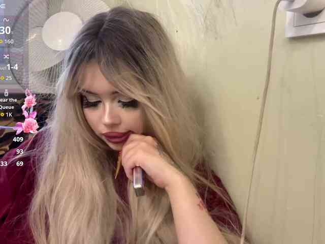 AngelenaBuote webcam