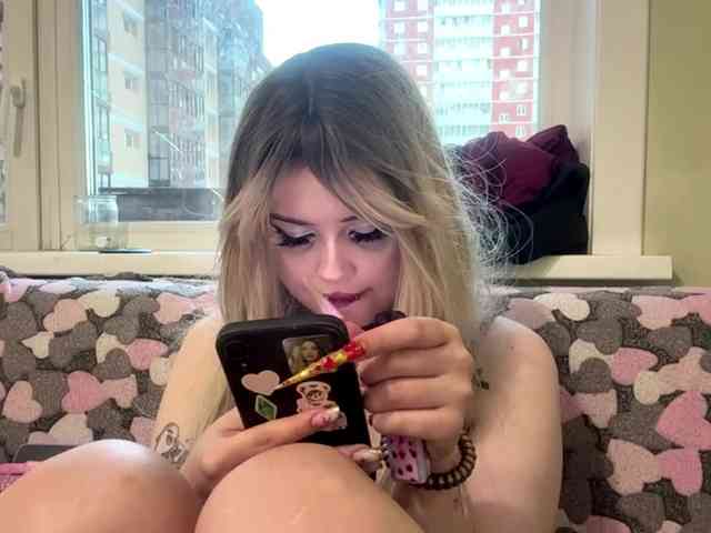 AngelenaBuote webcam