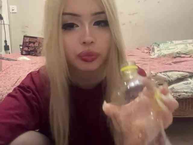 AngelenaBuote webcam