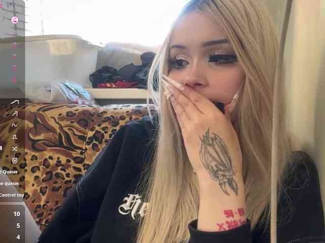AngelenaBuote webcam