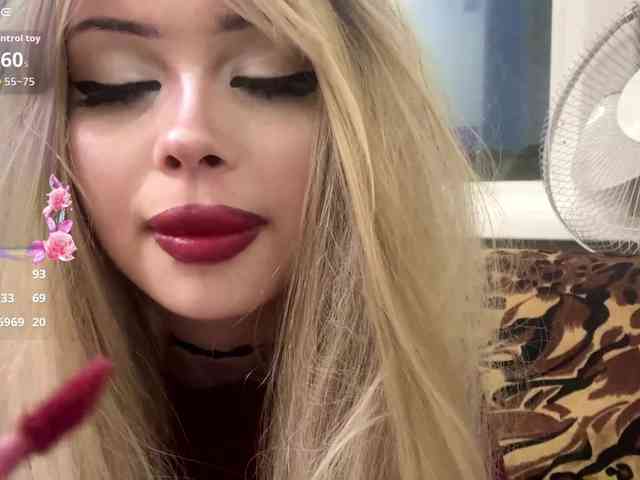 AngelenaBuote webcam
