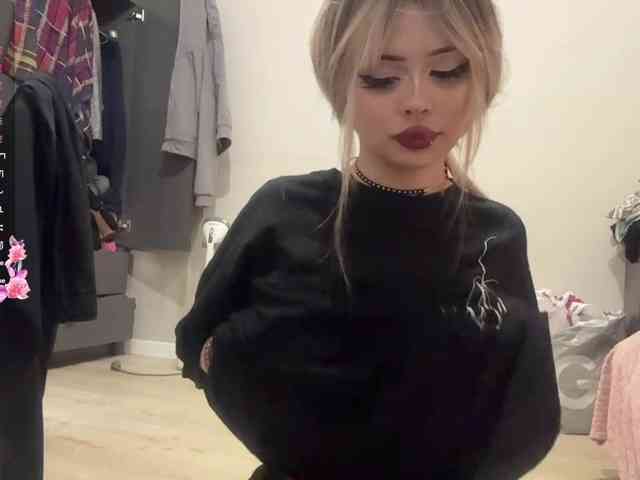 AngelenaBuote webcam
