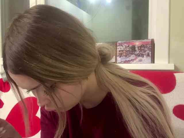 AngelenaBuote webcam