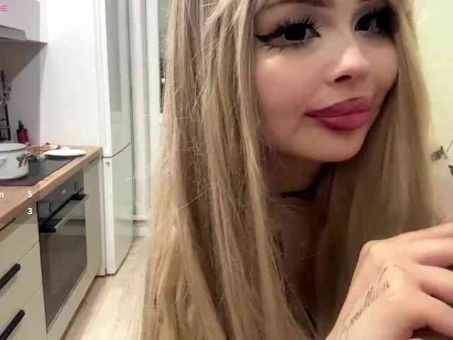 AngelenaBuote webcam